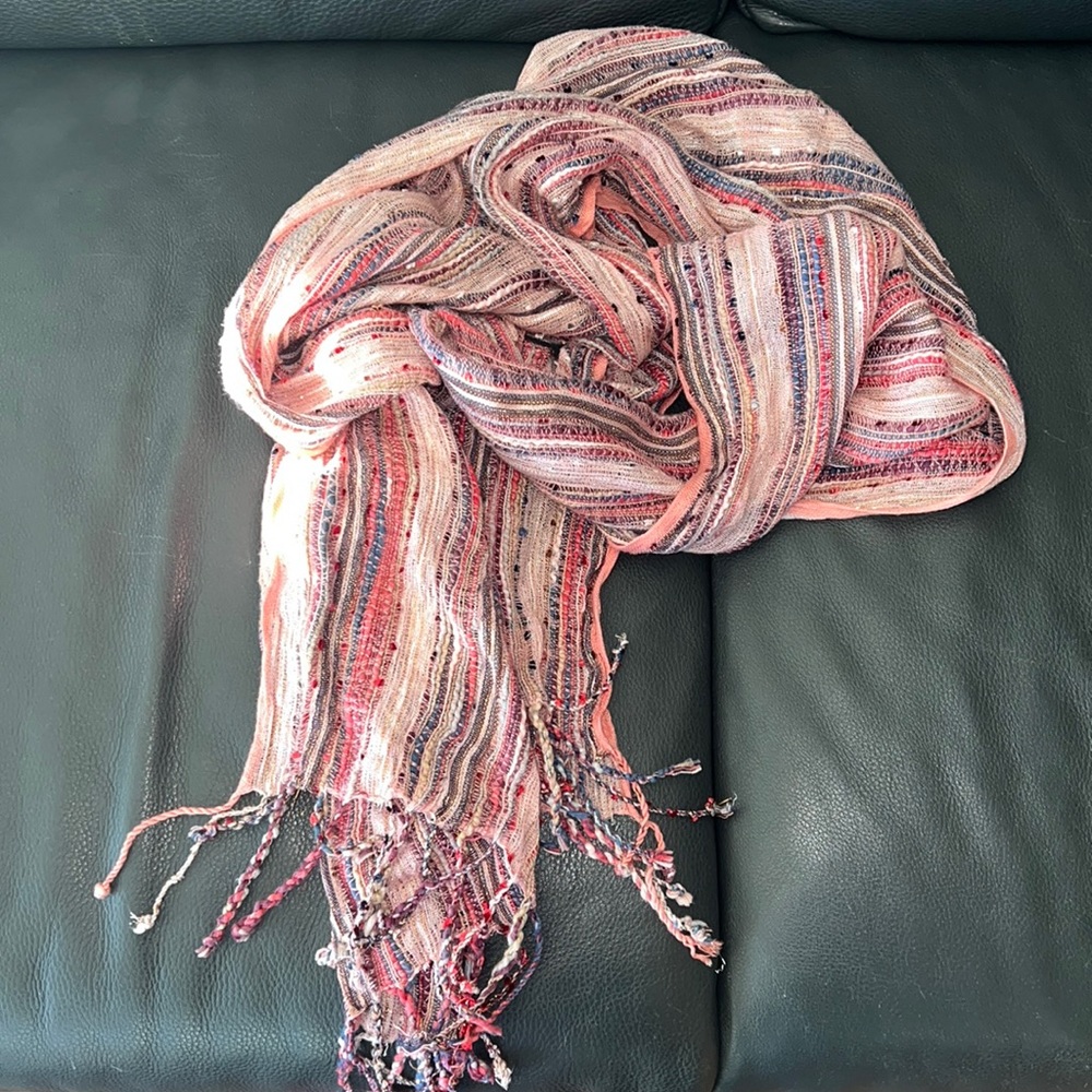 Multicolour scarf with shimmery threads